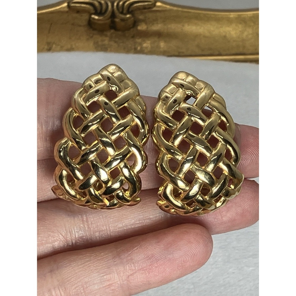 Vtg Gold Tone Basket Weave Earrings Post‎ Bold Old Money Luxury Statement Estate